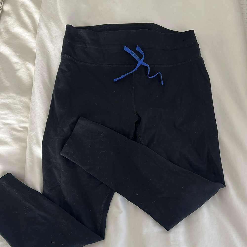 Great condition peloton leggings with waist tie